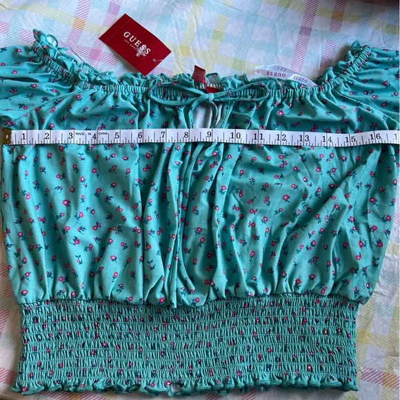 Guess
Guess long sleeve crop top floral pattern. Size L - Picture 4 of 12